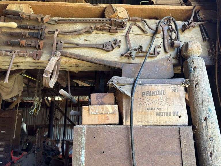 Contents Upper and Lower East Loft - Machine Shed