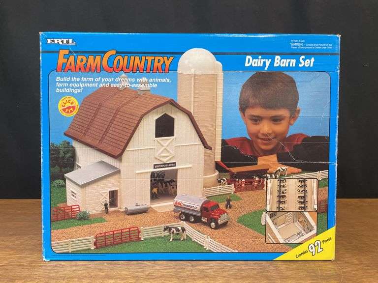 1/64 Dairy Barn Set NIB Ertl image