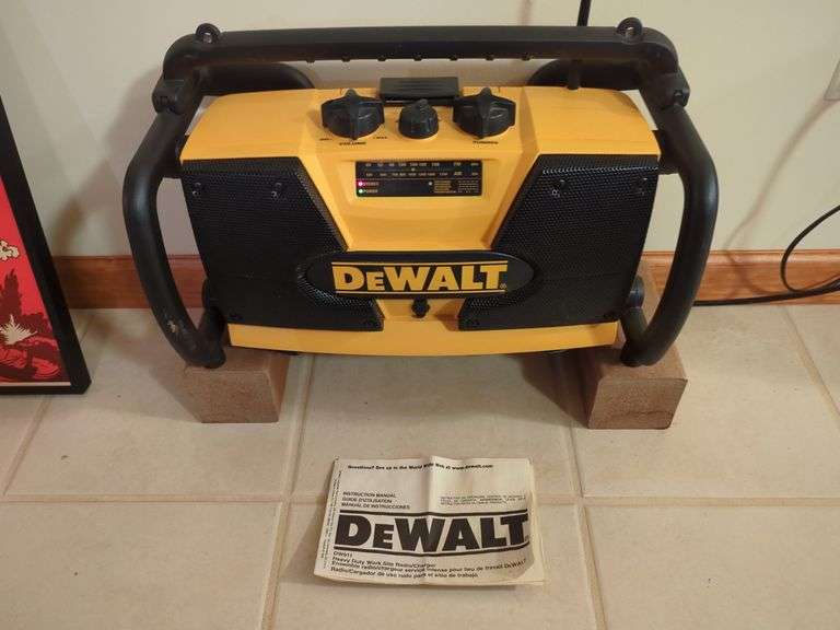 DeWalt DW911 - Heavy Duty Work Site Radio/Charger image