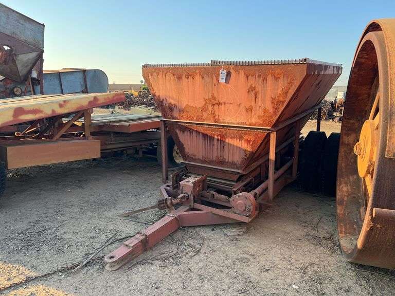 Fertilizer Wagon image
