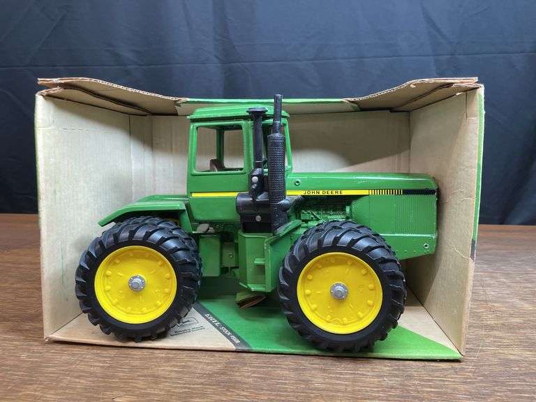 1/16 John Deere 8650 NIB Ertl image