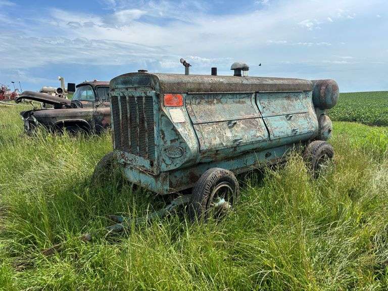 Gardner-Denver Air Compressor Unit and Cart image