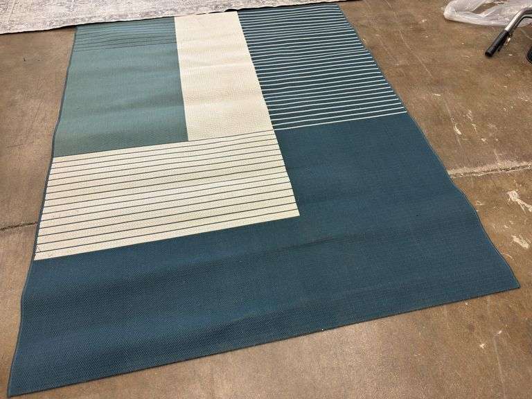 2 Decorative Rugs Blue & White
