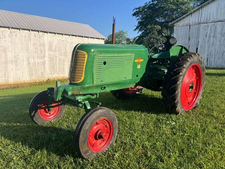 Oliver 70 Row Crop image