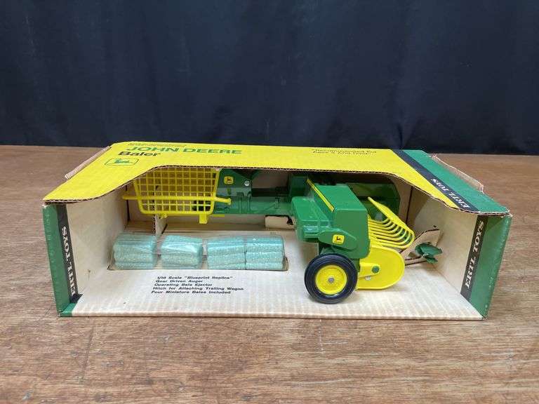 1/16 John Deere Baler NIB Ertl image