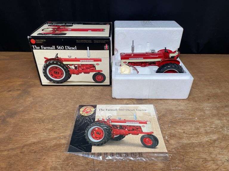 1/16 Farmall 560 Precision NIB Ertl image
