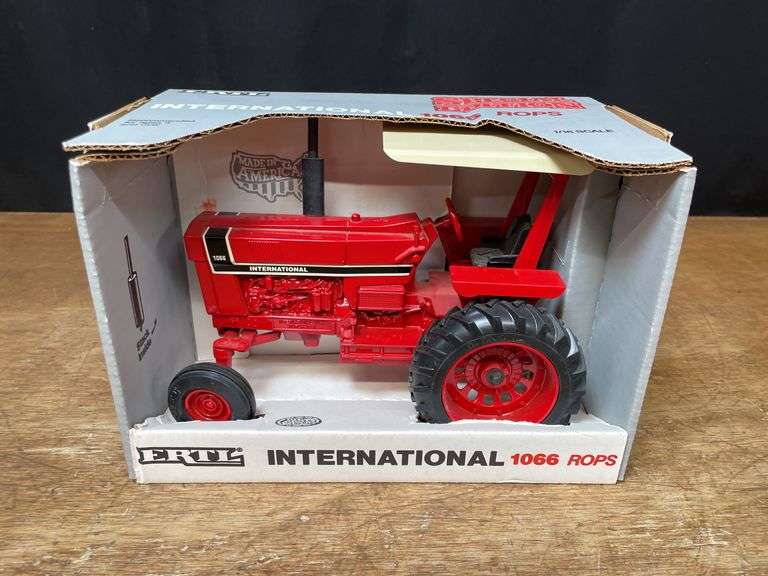 1/16 IH 1066 Special Edition NIB Ertl image