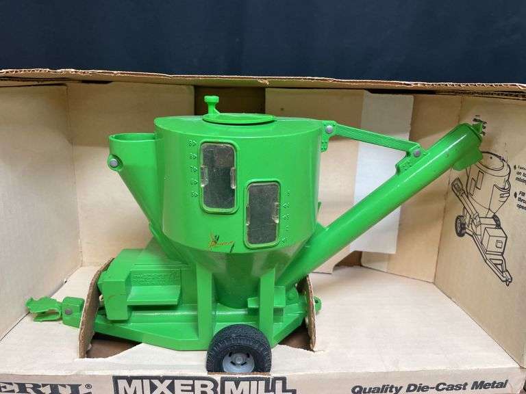 (2) 1/16 Deutz-Allis 6240 + Mixer Mill NIB Ertl