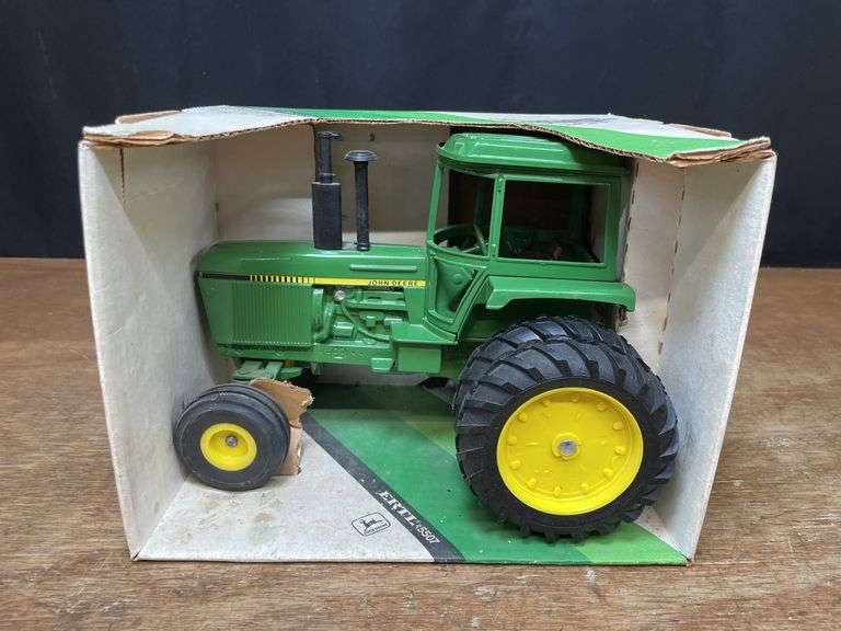 1/16 John Deere 4450 NIB Ertl image