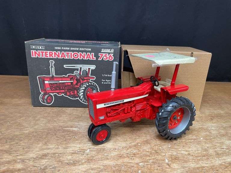 1/16 IH 756 1996 Farm Show NIB Ertl image