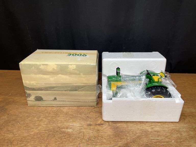 1/16 John Deere 730 2006 2 Cylinder NIB Ertl image