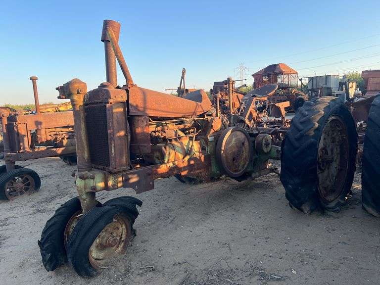 John Deere G Parts Tractor image