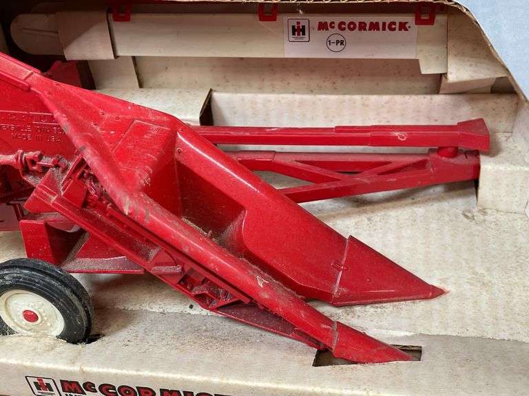1/16 McCormick Picker Special Edition NIB Ertl