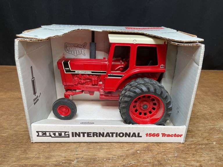 1/16 IH 1566 Special Edtion NIB Ertl image