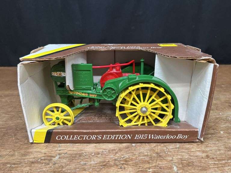 1/16 John Deere Waterloo Boy Collector NIB Ertl image