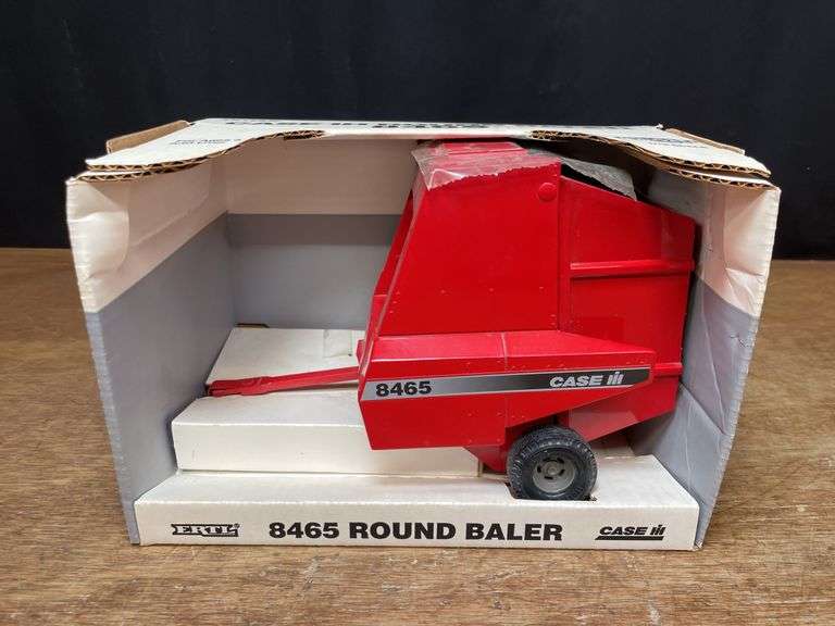 1/16 Case-IH 8465 Round Baler NIB Ertl image