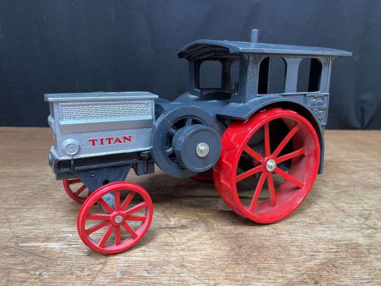 1/16 IHC Titan Oil Tractor 1991 FPS SM image