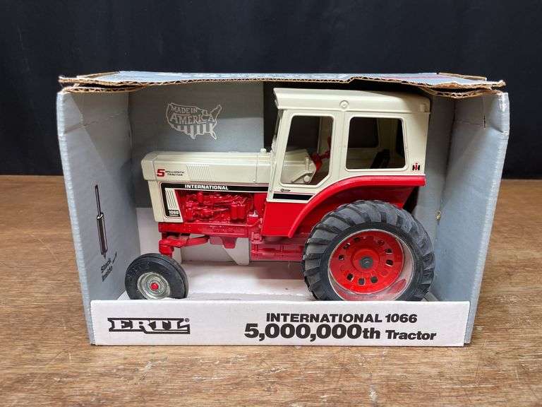 1/16 IH 1066 5 Millionth NIB Ertl image