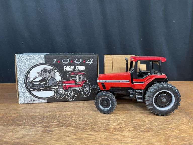 1/16 Case-IH Magnum 7240 1994 Farm Show NIB Ertl image