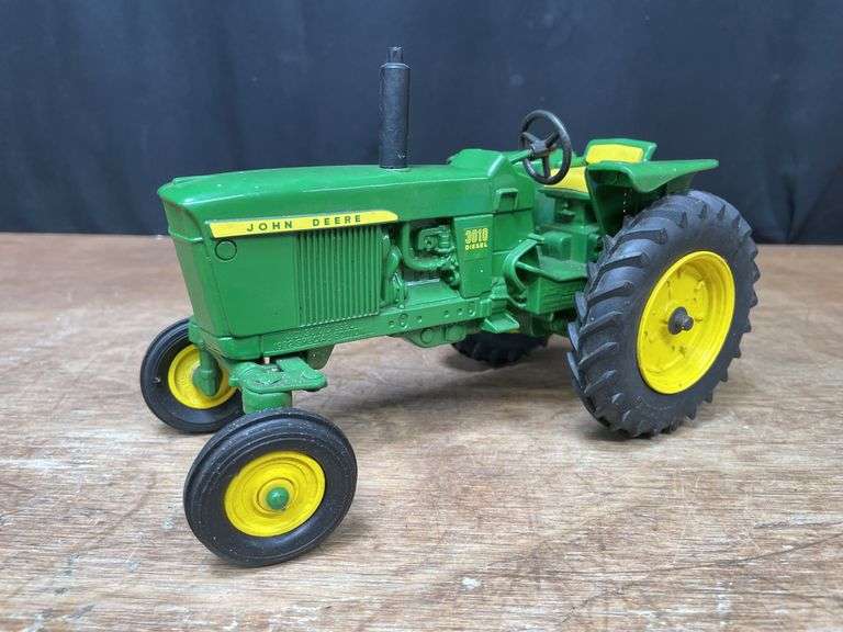 1/16 John Deere 3010 Special Edition Ertl image
