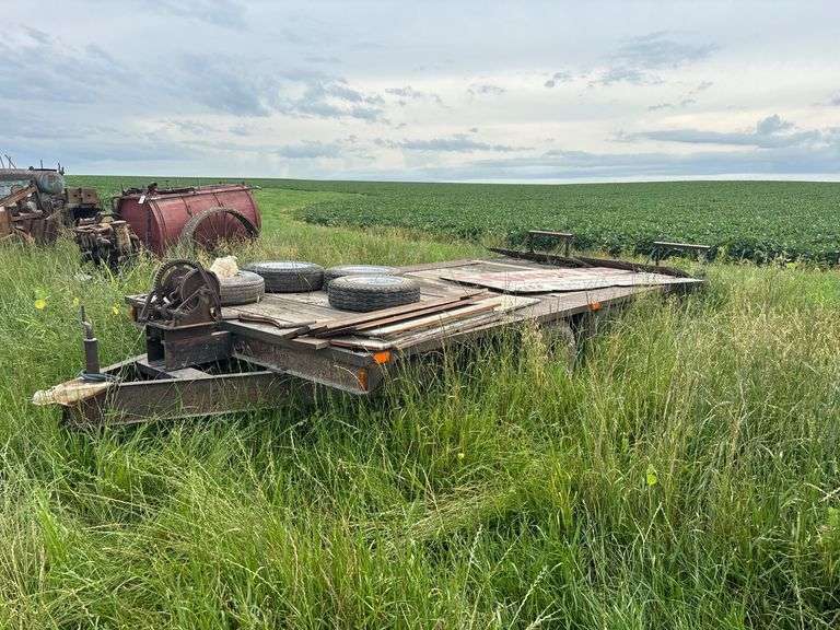 Bumper Hitch 18’ Deckover Trailer image