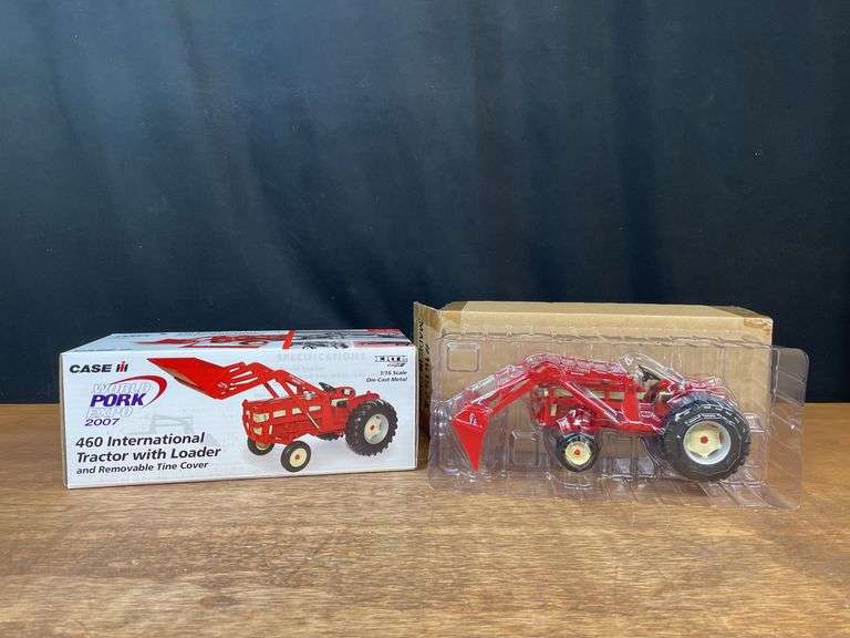 1/16 IH 460 w/Loader 2007 Pork Expo NIB Ertl image