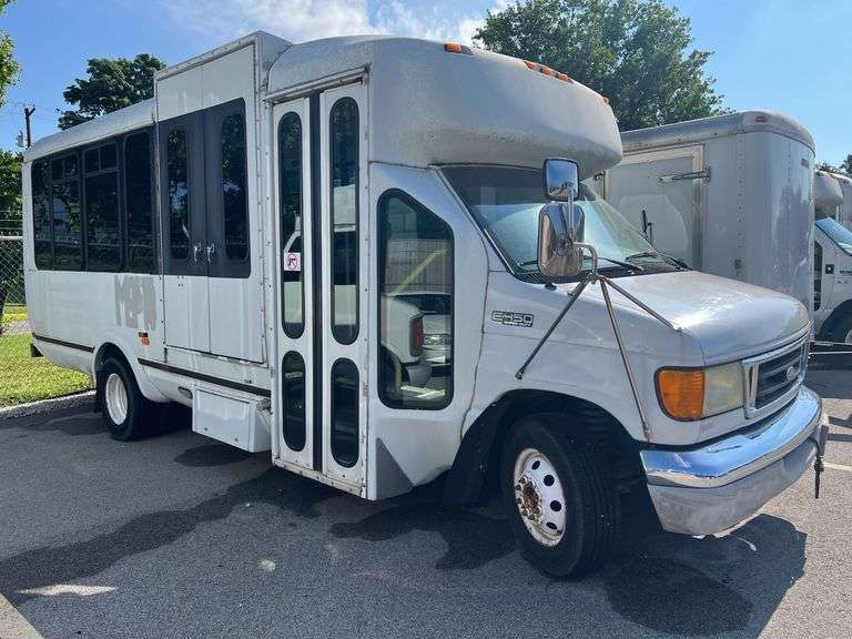 2003 Ford E-450 Super Duty