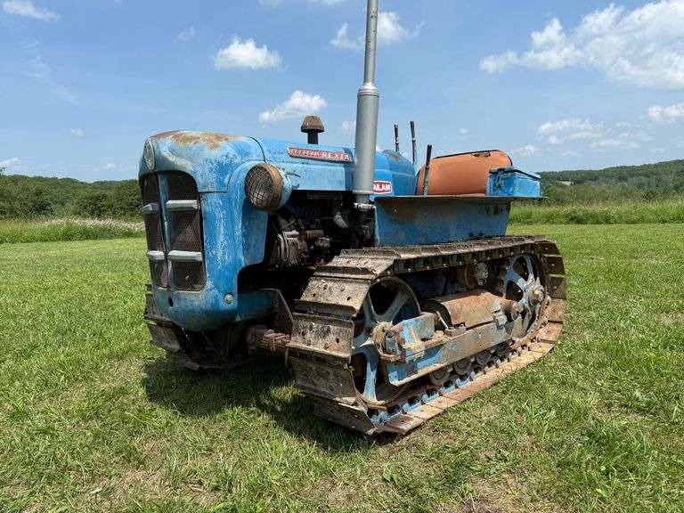 Fordson Dexta Mailam Crawler image
