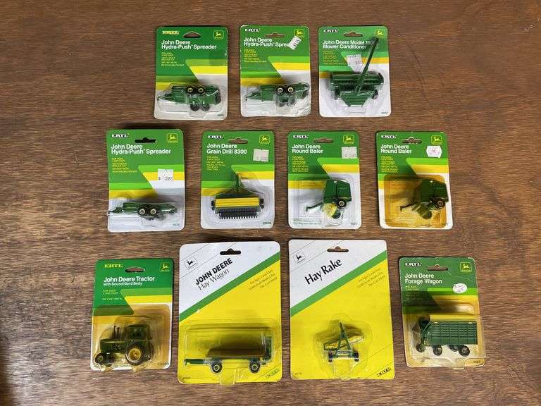 (11) 1/64 John Deere NIB Ertl image