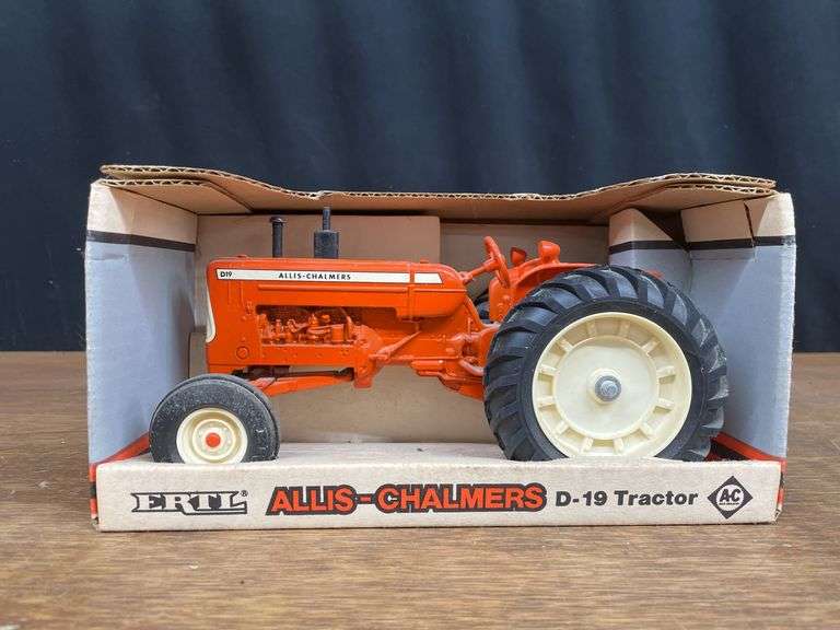 1/16 AC D19 NIB Ertl image