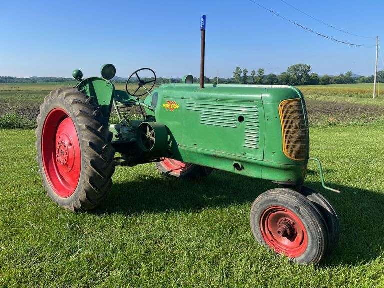 Oliver 70 Row Crop Gas image