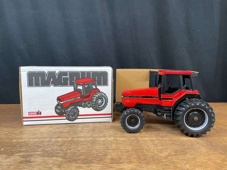 1/16 Case-IH Magnum 7130 1990 Strasbourg NIB Ertl image