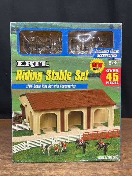 1/64 Riding Stable Set NIB Ertl image