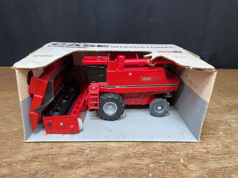 1/32 Case-IH 1680 Combine NIB Ertl image