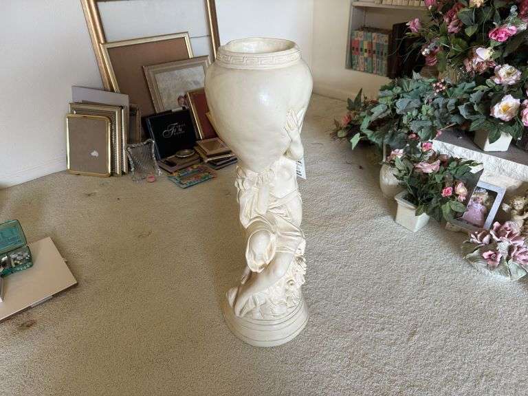 Statue - Women Pot Holding