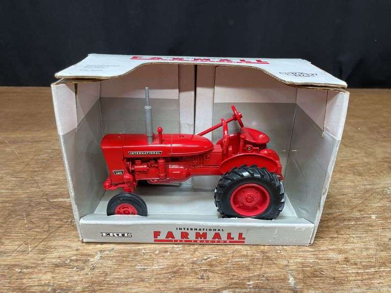 1/16 Farmall 140 NIB Ertl image