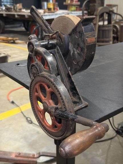 Goodell-Pratt Model 485 Hand-Cranked Grinder image