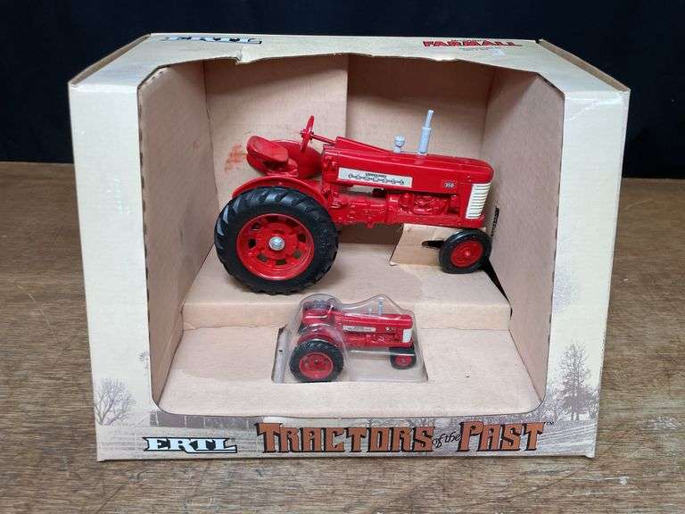 1/16 Farmall 350 Set NIB Ertl image