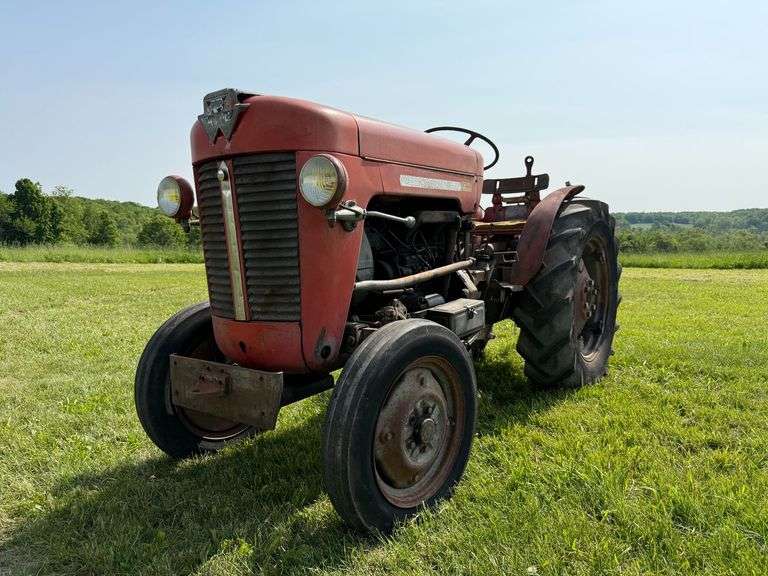 Massey Ferguson 825 Vineyard image
