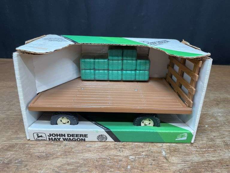 1/16 John Deere Hay Wagon NIB Ertl image