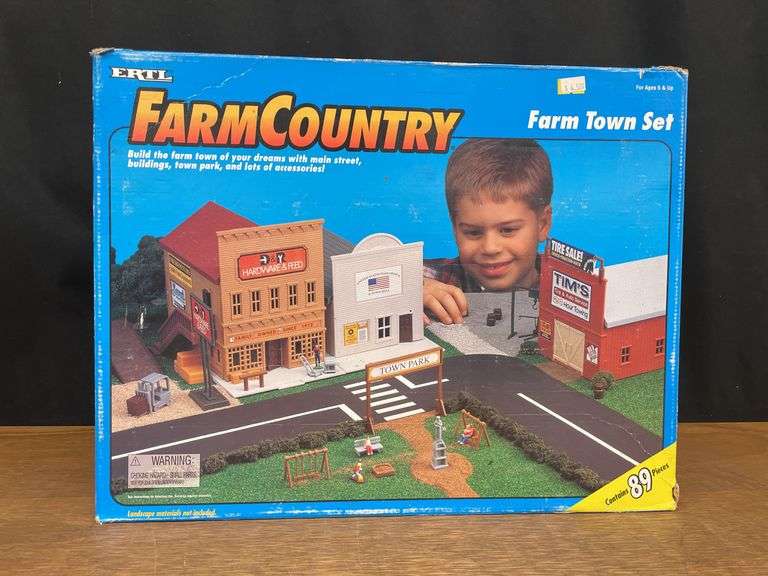 1/64 Farm Town Set NIB Ertl image