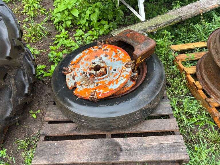 (2) JI Case Wheels and (1) 7.50-24 Tire image