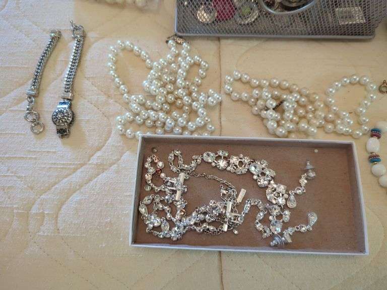 Jewelry - Necklace/Earrings/Braclets