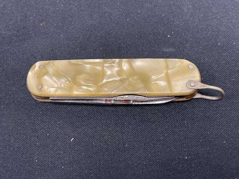 IH Pocket Knife