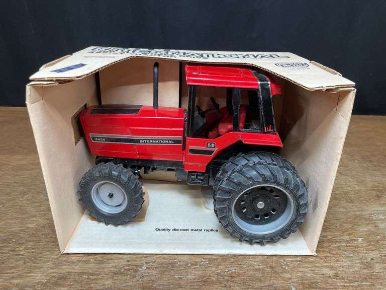 1/16 IH 5488 NIB Ertl image