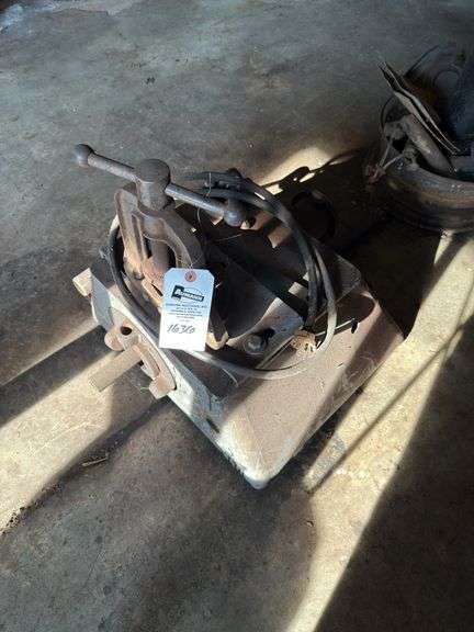 Pipe Threader image