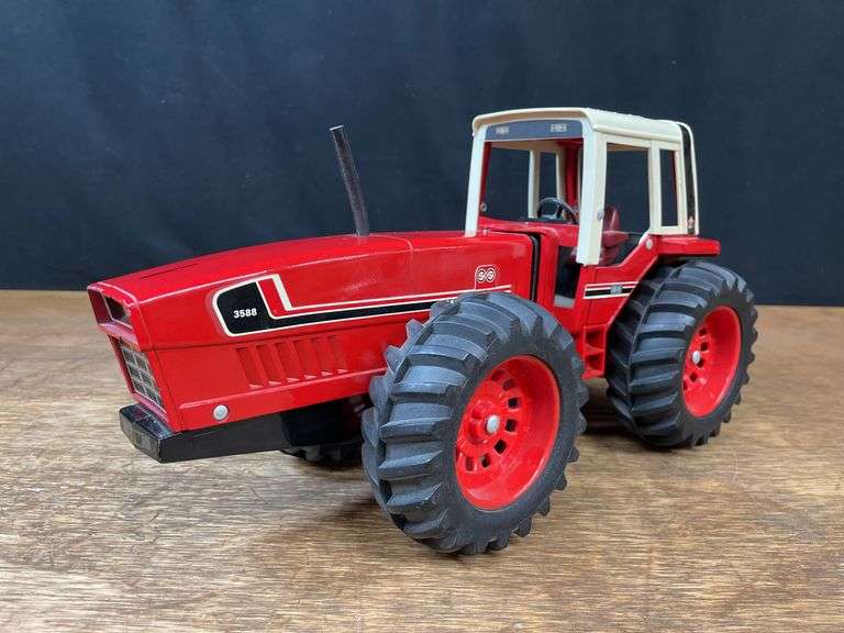 1/16 IH 3588 Ertl image