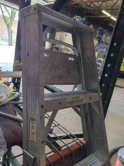 (4) Aluminum Ladders