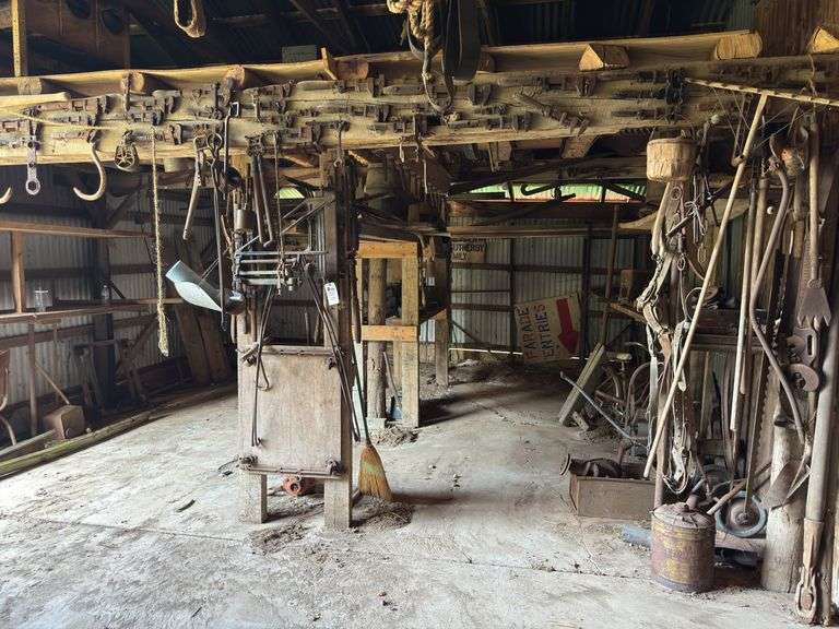 Contents Upper and Lower West Loft - Machine Shed image