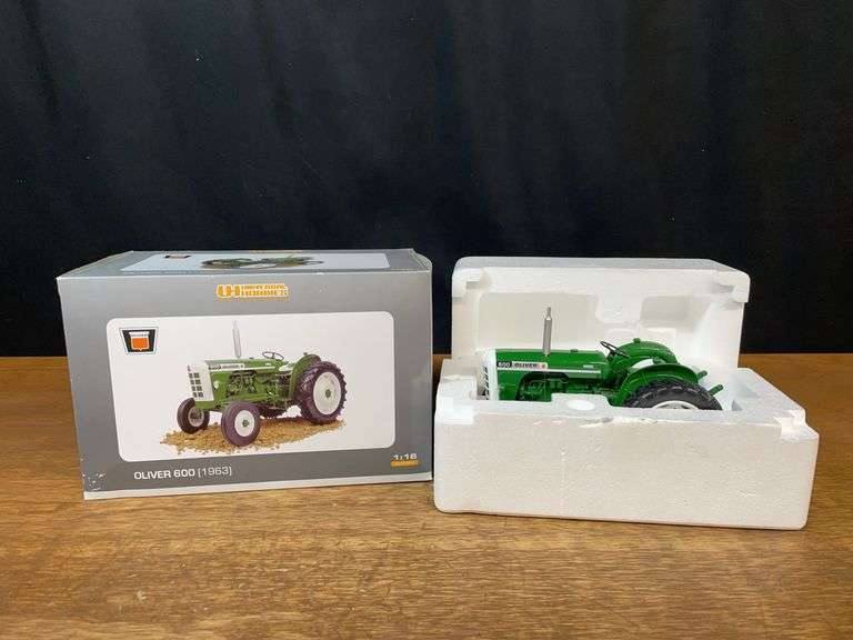 1/16 Oliver 600 NIB UH image